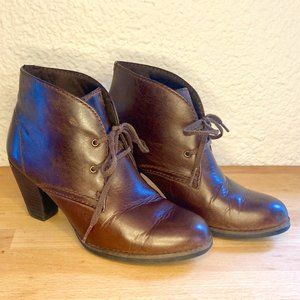 Clark’s Women's Carlisle Spice Boot Size 6.5